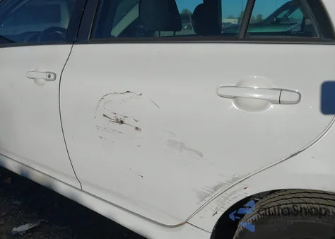 2010 Toyota Corolla S z USA, uszkodzony, nr VIN 2T1BU4EE3AC471933